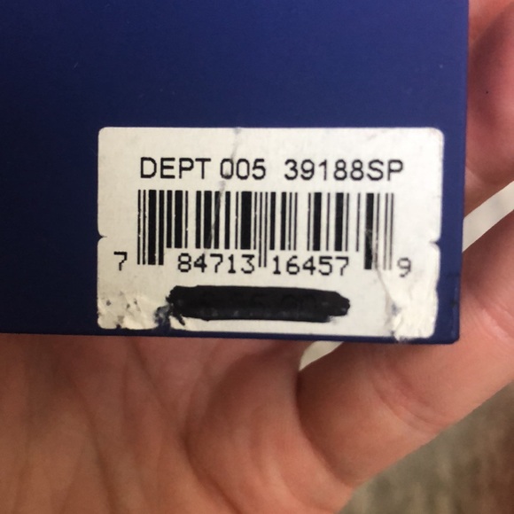 Cubic zirconia heart studs - Picture 3 of 3